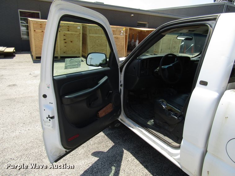 image for item DG1312 2002 Chevrolet Silverado 1500 pickup truck