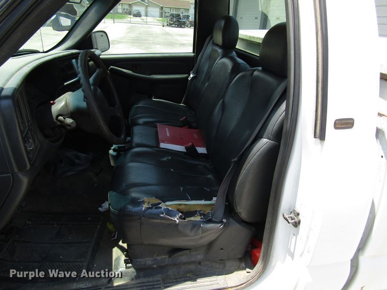 image for item DG1312 2002 Chevrolet Silverado 1500 pickup truck