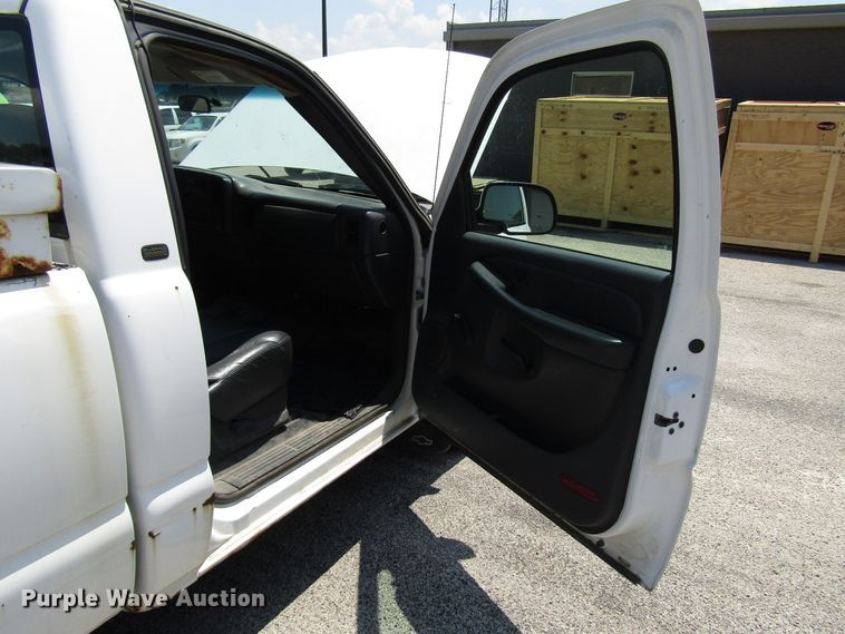 image for item DG1312 2002 Chevrolet Silverado 1500 pickup truck