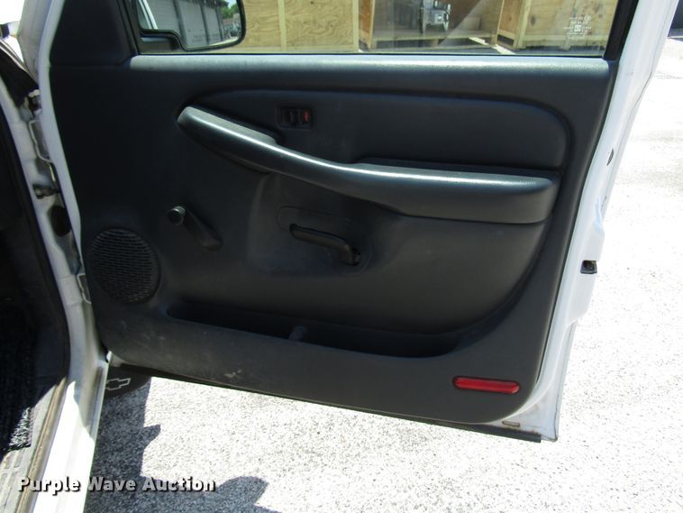 image for item DG1312 2002 Chevrolet Silverado 1500 pickup truck