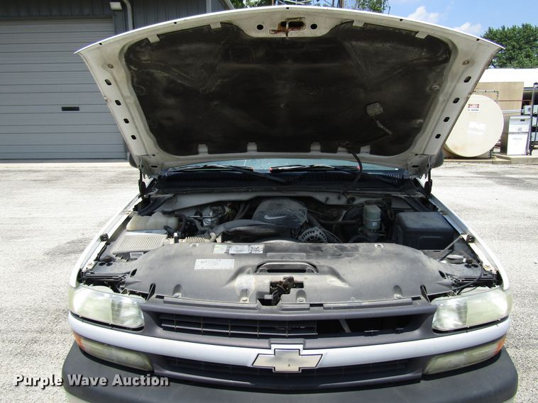 image for item DG1312 2002 Chevrolet Silverado 1500 pickup truck