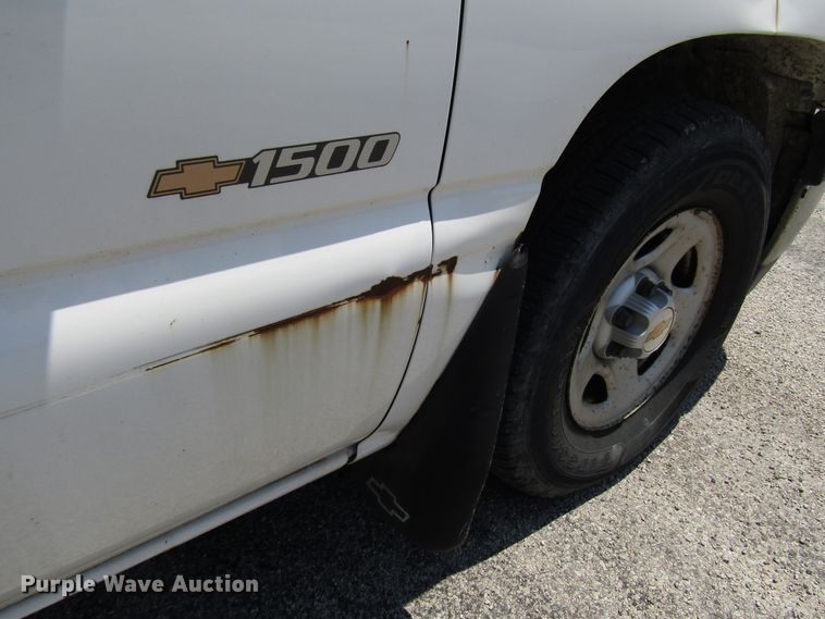 image for item DG1312 2002 Chevrolet Silverado 1500 pickup truck