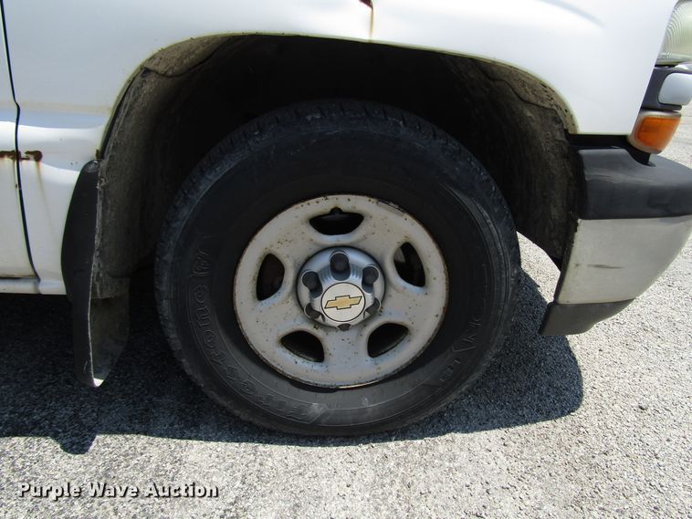 image for item DG1312 2002 Chevrolet Silverado 1500 pickup truck