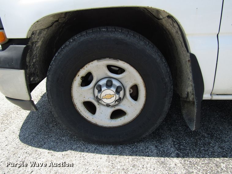 image for item DG1312 2002 Chevrolet Silverado 1500 pickup truck