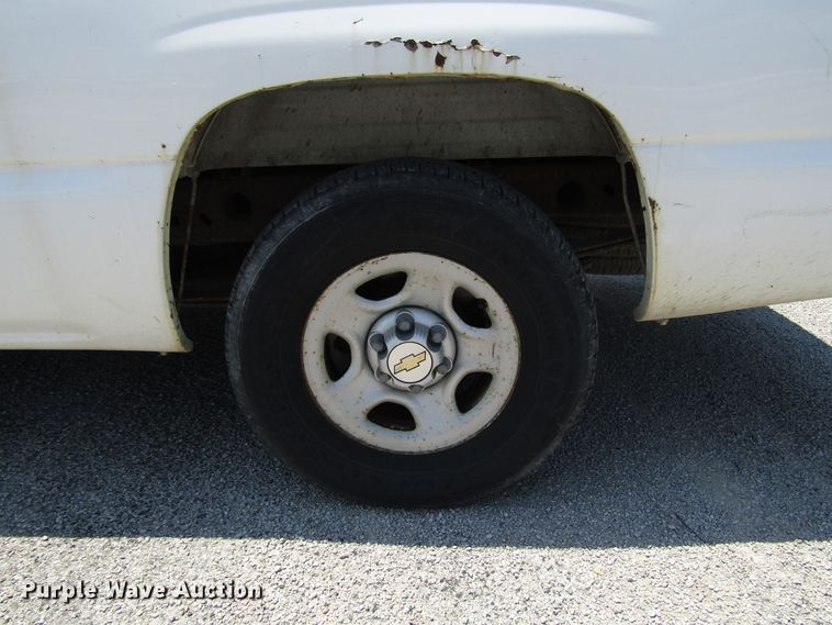 image for item DG1312 2002 Chevrolet Silverado 1500 pickup truck
