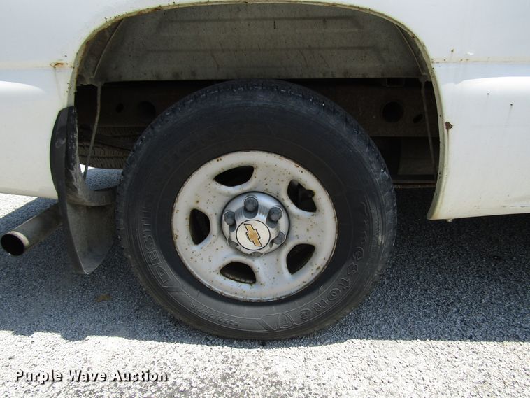 image for item DG1312 2002 Chevrolet Silverado 1500 pickup truck