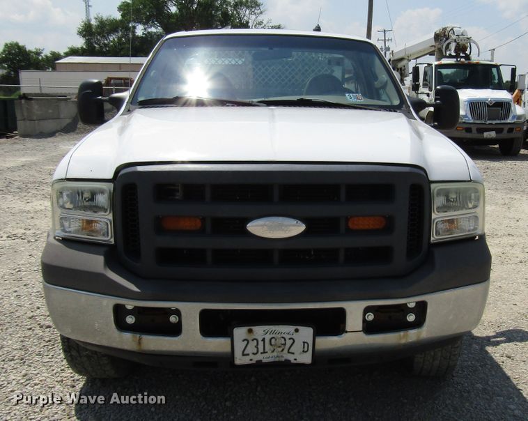 image for item DG1315 2005 Ford F250 Super Duty utility bed pickup truck