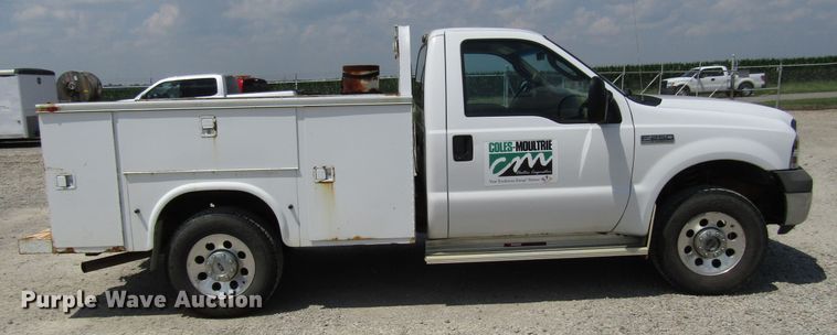image for item DG1315 2005 Ford F250 Super Duty utility bed pickup truck