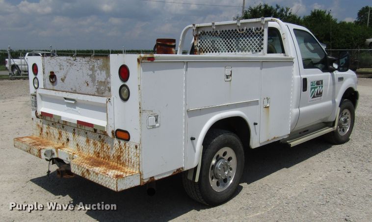 image for item DG1315 2005 Ford F250 Super Duty utility bed pickup truck
