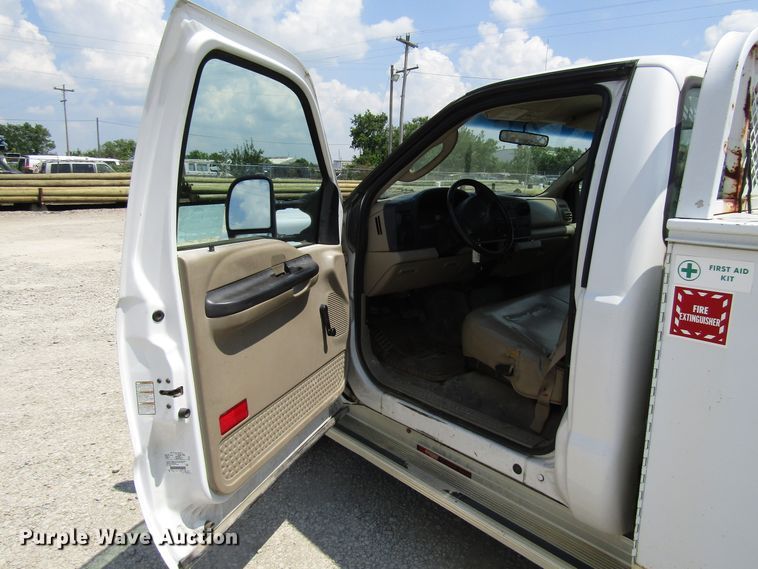 image for item DG1315 2005 Ford F250 Super Duty utility bed pickup truck