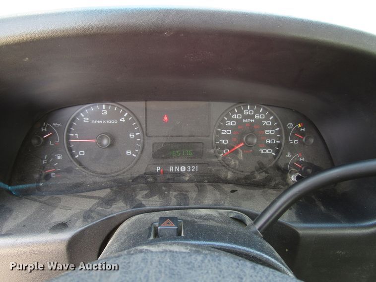 image for item DG1315 2005 Ford F250 Super Duty utility bed pickup truck