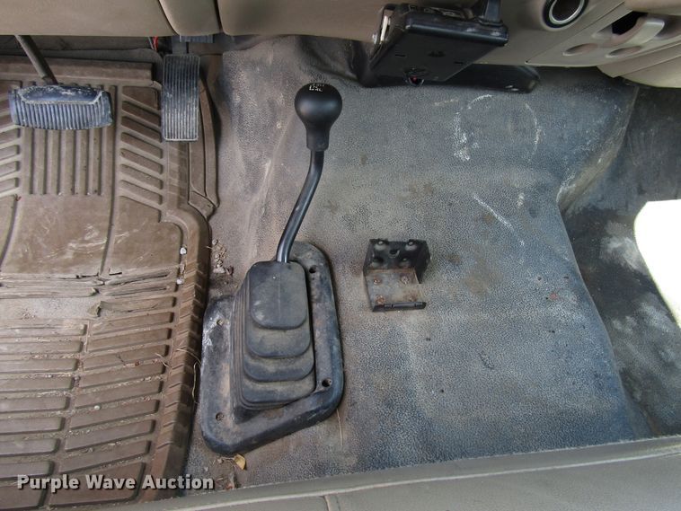 image for item DG1315 2005 Ford F250 Super Duty utility bed pickup truck