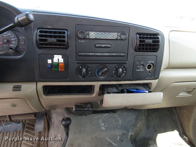 image for item DG1315 2005 Ford F250 Super Duty utility bed pickup truck