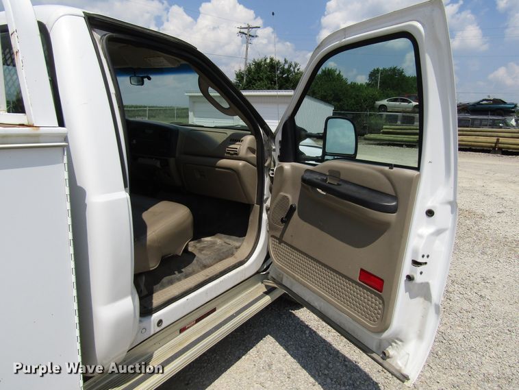 image for item DG1315 2005 Ford F250 Super Duty utility bed pickup truck