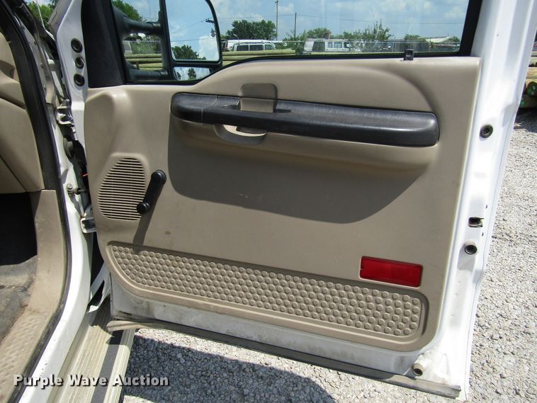 image for item DG1315 2005 Ford F250 Super Duty utility bed pickup truck