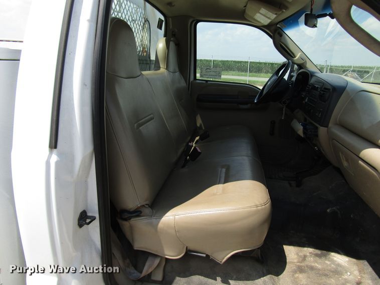 image for item DG1315 2005 Ford F250 Super Duty utility bed pickup truck