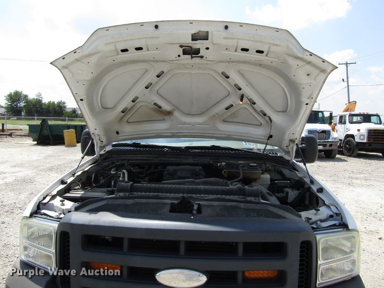 image for item DG1315 2005 Ford F250 Super Duty utility bed pickup truck