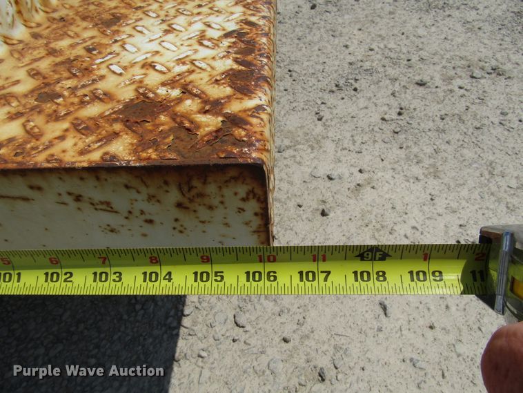 image for item DG1315 2005 Ford F250 Super Duty utility bed pickup truck