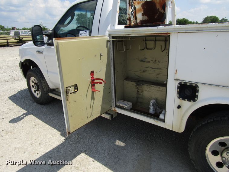image for item DG1315 2005 Ford F250 Super Duty utility bed pickup truck