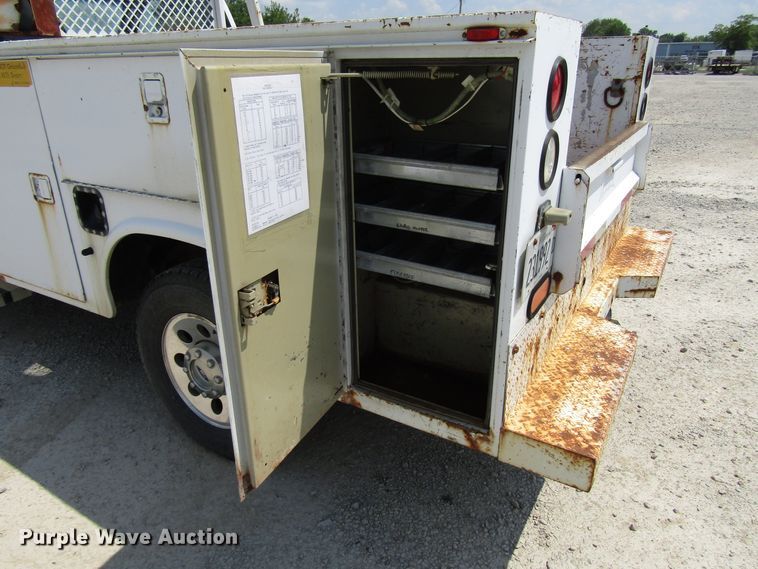 image for item DG1315 2005 Ford F250 Super Duty utility bed pickup truck