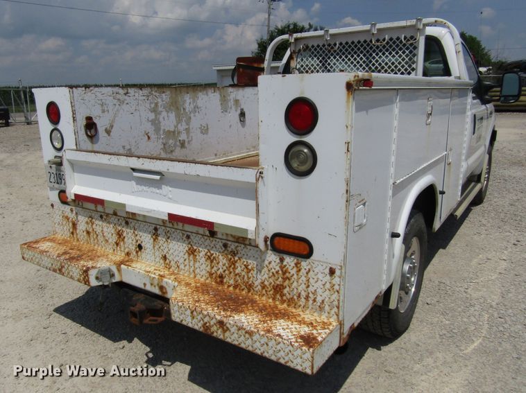 image for item DG1315 2005 Ford F250 Super Duty utility bed pickup truck
