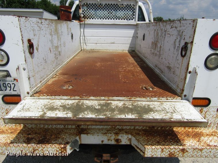 image for item DG1315 2005 Ford F250 Super Duty utility bed pickup truck