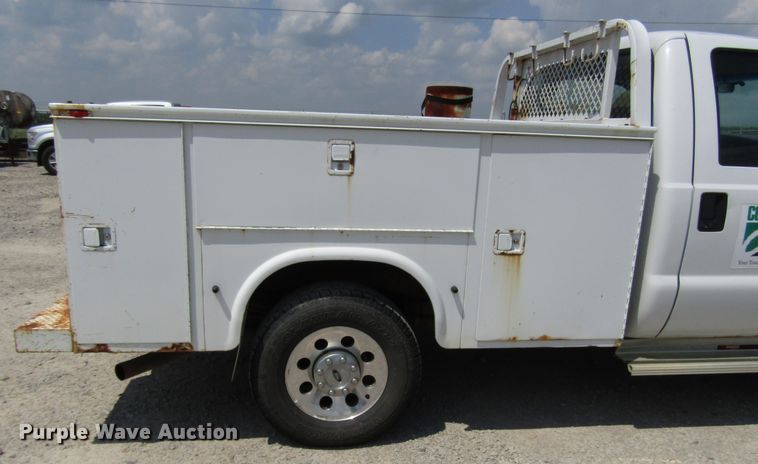 image for item DG1315 2005 Ford F250 Super Duty utility bed pickup truck