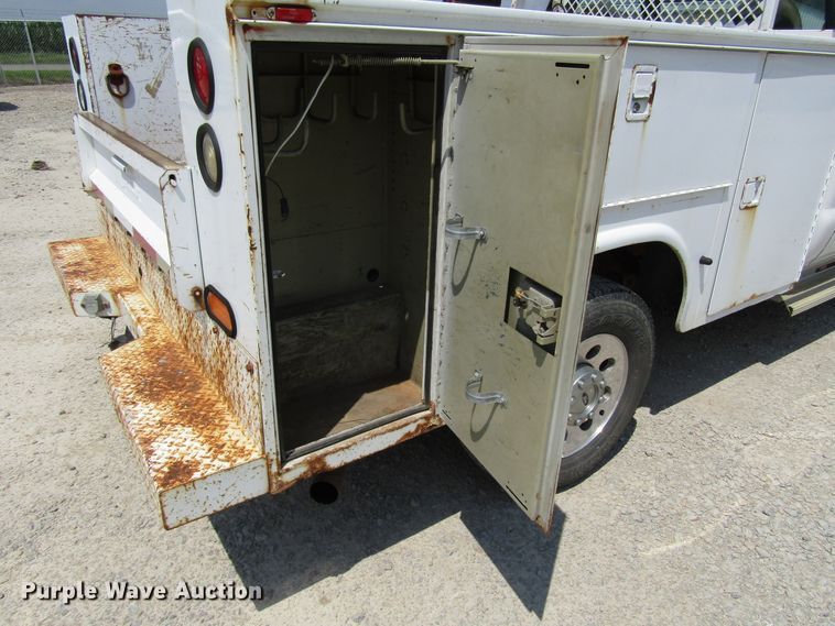 image for item DG1315 2005 Ford F250 Super Duty utility bed pickup truck