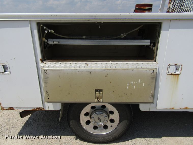 image for item DG1315 2005 Ford F250 Super Duty utility bed pickup truck