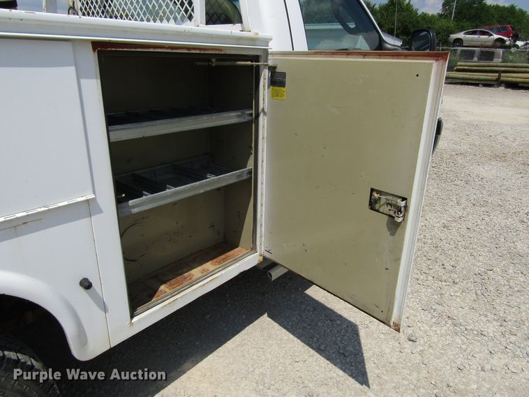 image for item DG1315 2005 Ford F250 Super Duty utility bed pickup truck