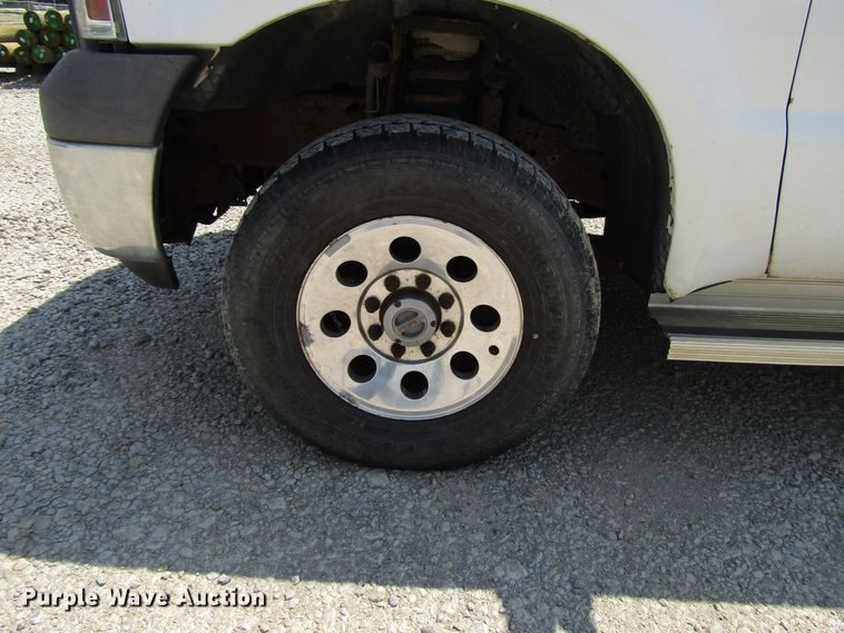 image for item DG1315 2005 Ford F250 Super Duty utility bed pickup truck