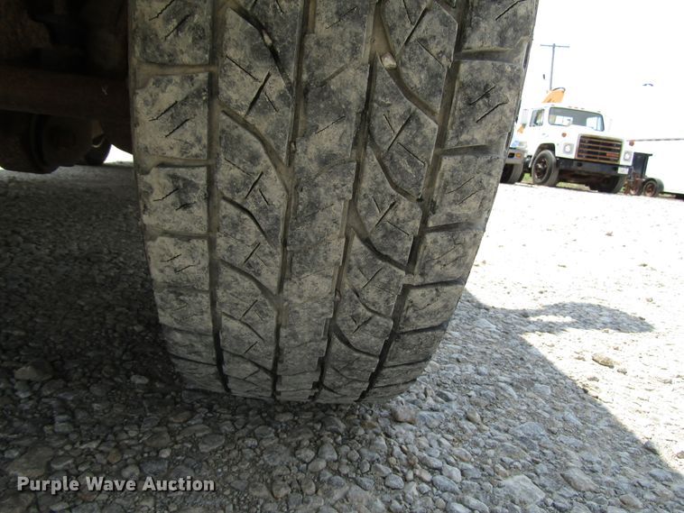 image for item DG1315 2005 Ford F250 Super Duty utility bed pickup truck