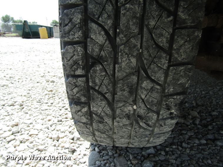 image for item DG1315 2005 Ford F250 Super Duty utility bed pickup truck