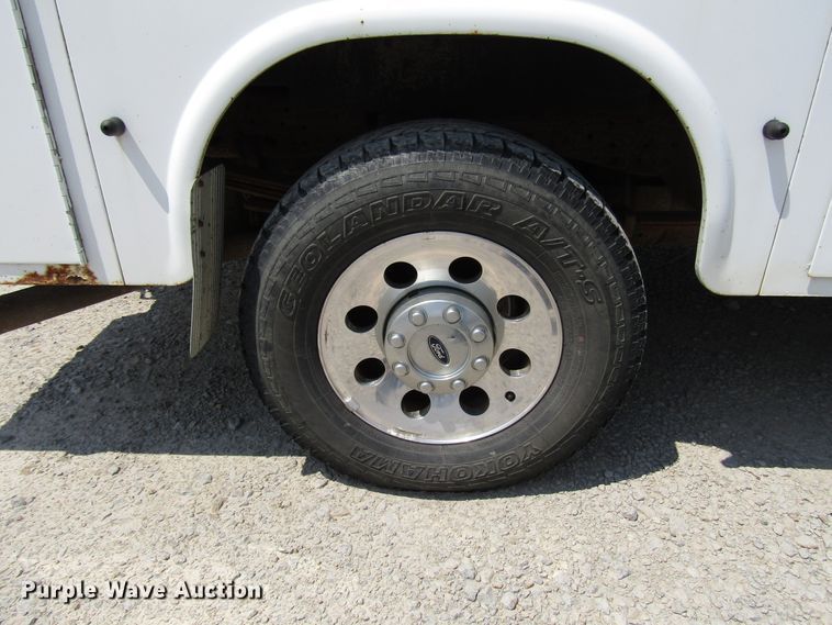 image for item DG1315 2005 Ford F250 Super Duty utility bed pickup truck