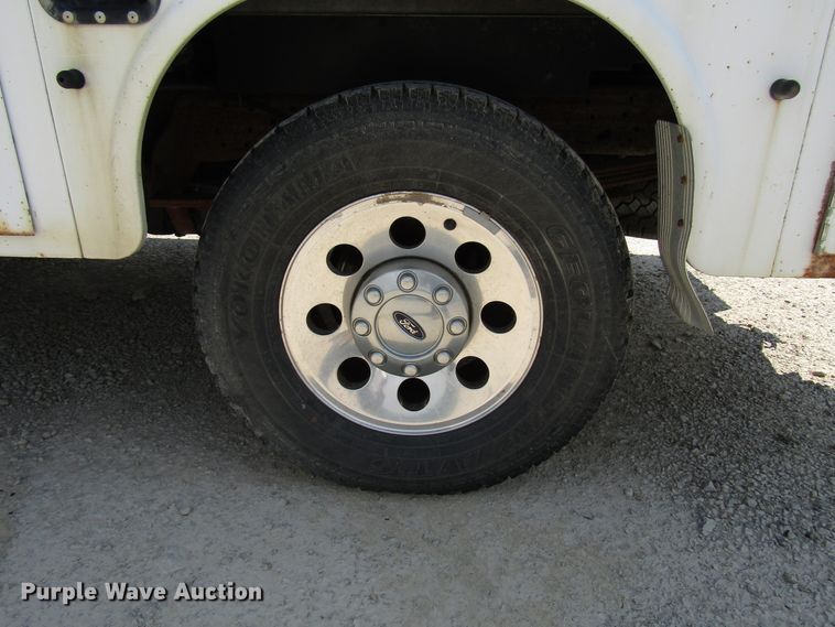 image for item DG1315 2005 Ford F250 Super Duty utility bed pickup truck