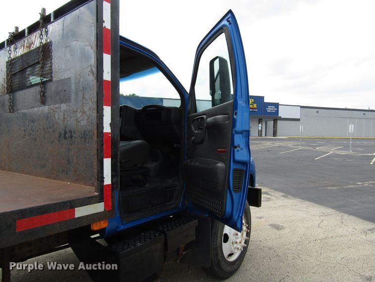 image for item DG1320 2003 GMC C7500 flat dump bed truck