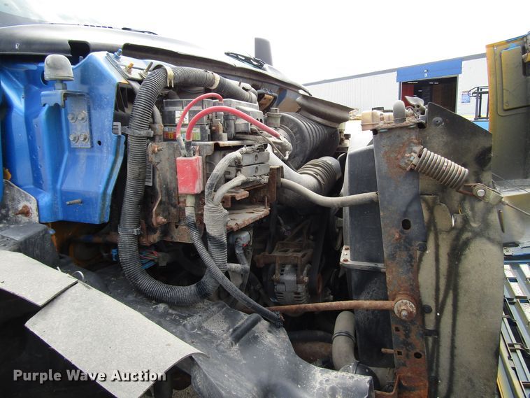 image for item DG1320 2003 GMC C7500 flat dump bed truck