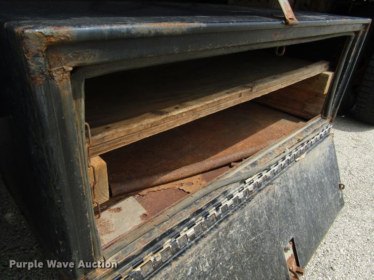 image for item DG1320 2003 GMC C7500 flat dump bed truck