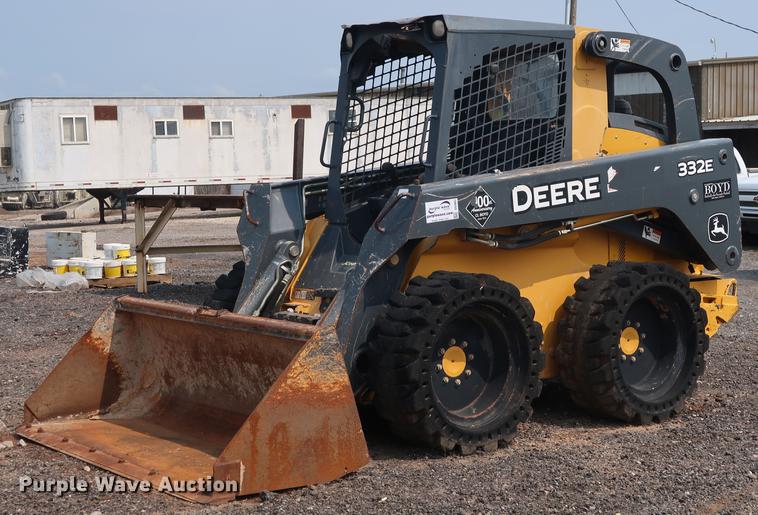 image for item DG4007 2013 John Deere 332E skid steer