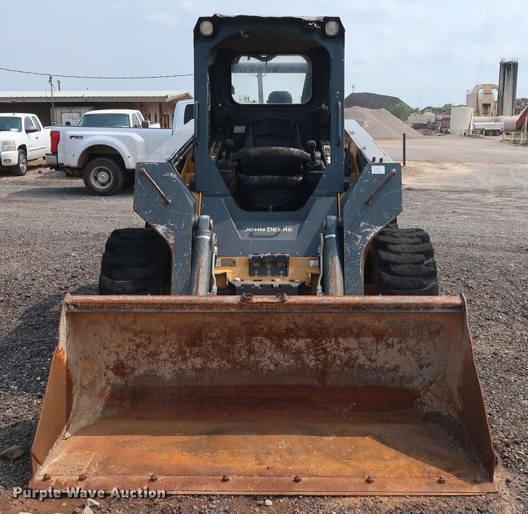 image for item DG4007 2013 John Deere 332E skid steer