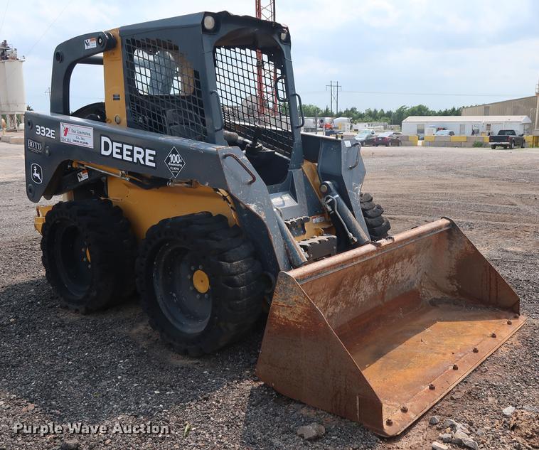 image for item DG4007 2013 John Deere 332E skid steer
