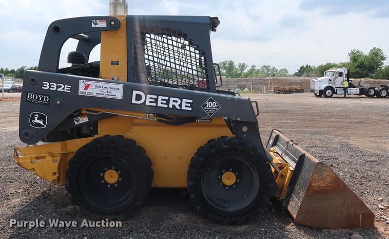 image for item DG4007 2013 John Deere 332E skid steer