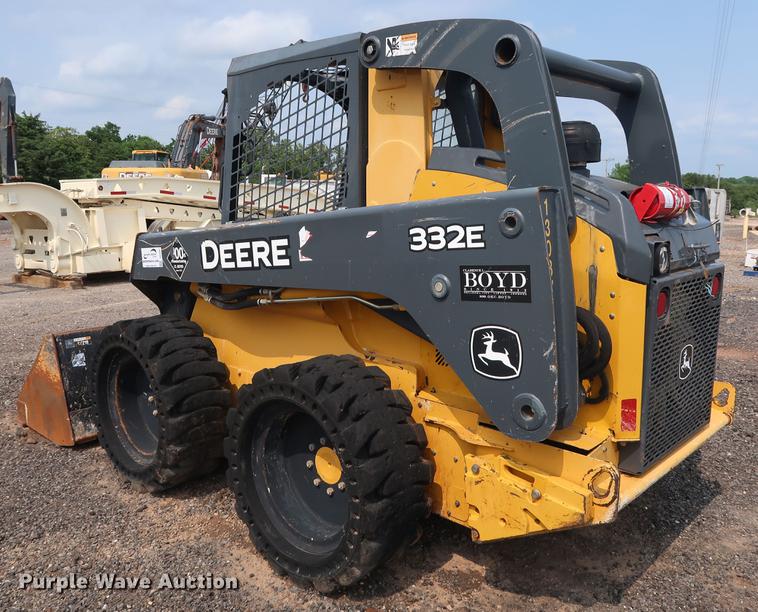 image for item DG4007 2013 John Deere 332E skid steer
