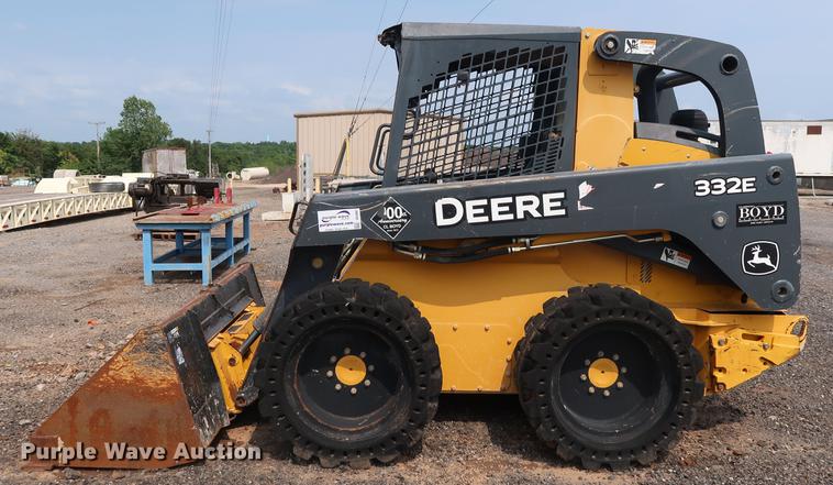 image for item DG4007 2013 John Deere 332E skid steer