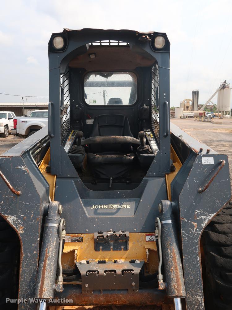 image for item DG4007 2013 John Deere 332E skid steer
