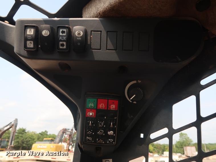 image for item DG4007 2013 John Deere 332E skid steer