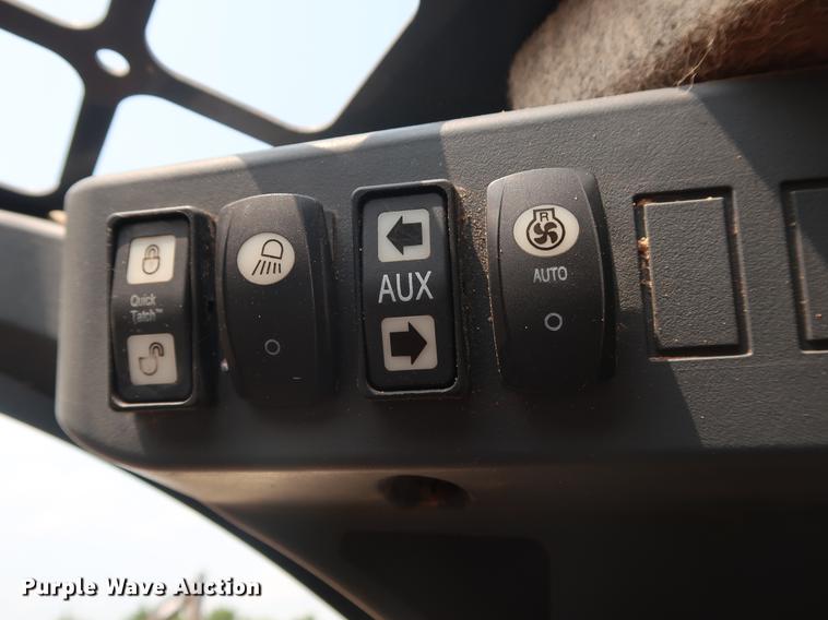 image for item DG4007 2013 John Deere 332E skid steer