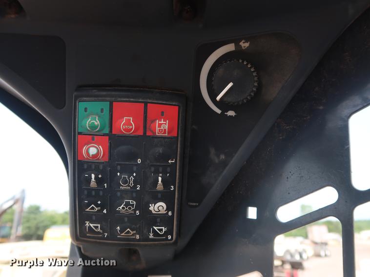 image for item DG4007 2013 John Deere 332E skid steer