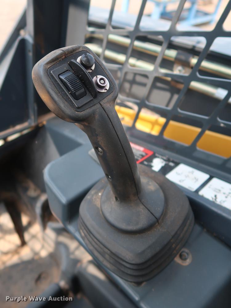 image for item DG4007 2013 John Deere 332E skid steer