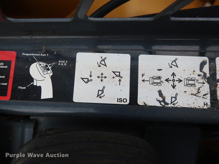 image for item DG4007 2013 John Deere 332E skid steer